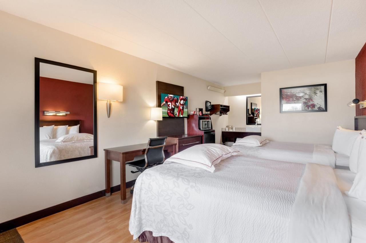 Отель Super 8 By Wyndham Deerfield - Northbrook Экстерьер фото