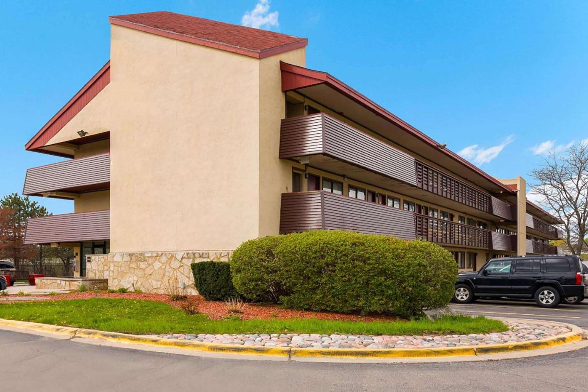 Отель Super 8 By Wyndham Deerfield - Northbrook Экстерьер фото