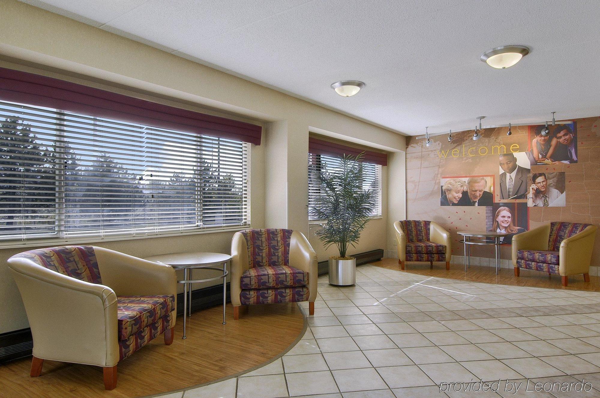 Отель Super 8 By Wyndham Deerfield - Northbrook Интерьер фото
